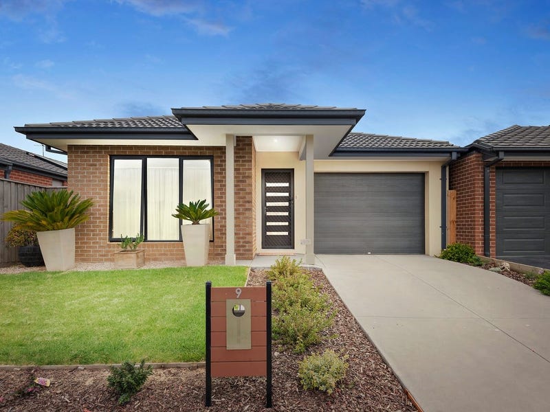 9 Tania Way — view 1